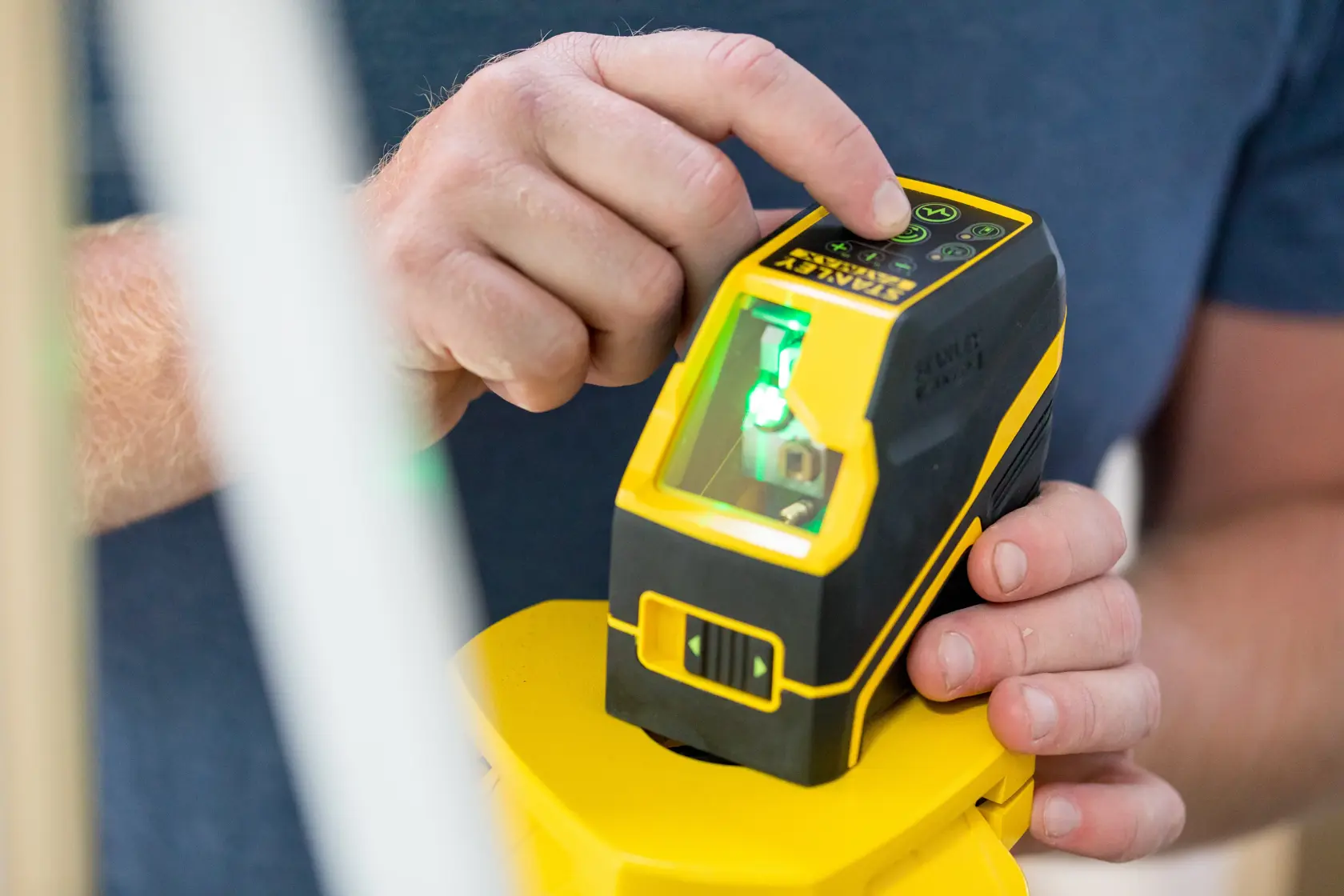 NIVELA LASER CRUCE VERDE CU BATERII ALCALINE - 20M STANLEY® FATMAX®