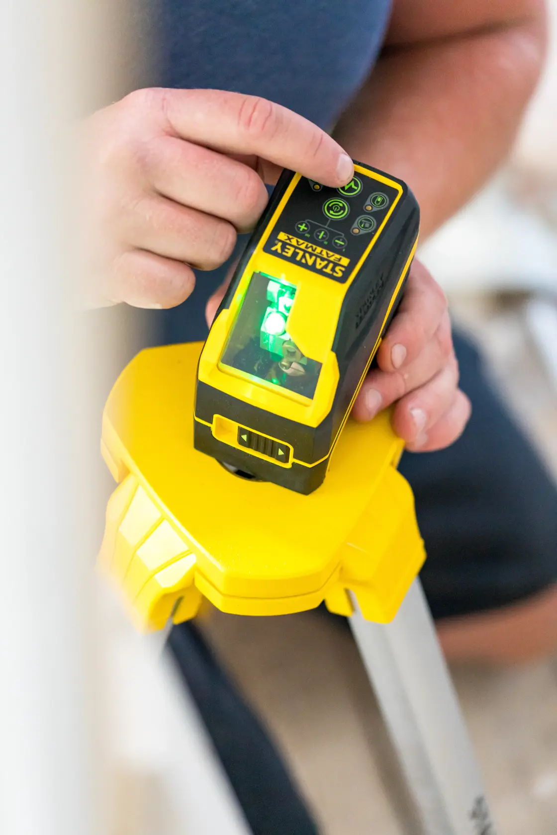 NIVELA LASER CRUCE VERDE CU BATERII ALCALINE - 20M STANLEY® FATMAX®