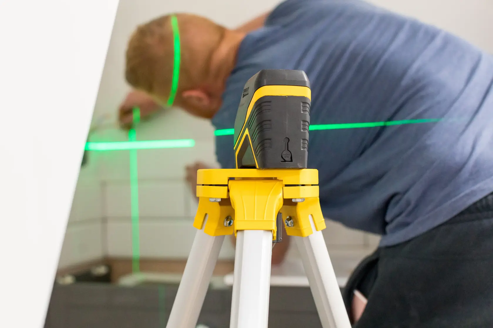 Nivelă laser cu linie transversală verde STANLEY® FATMAX® li-ion