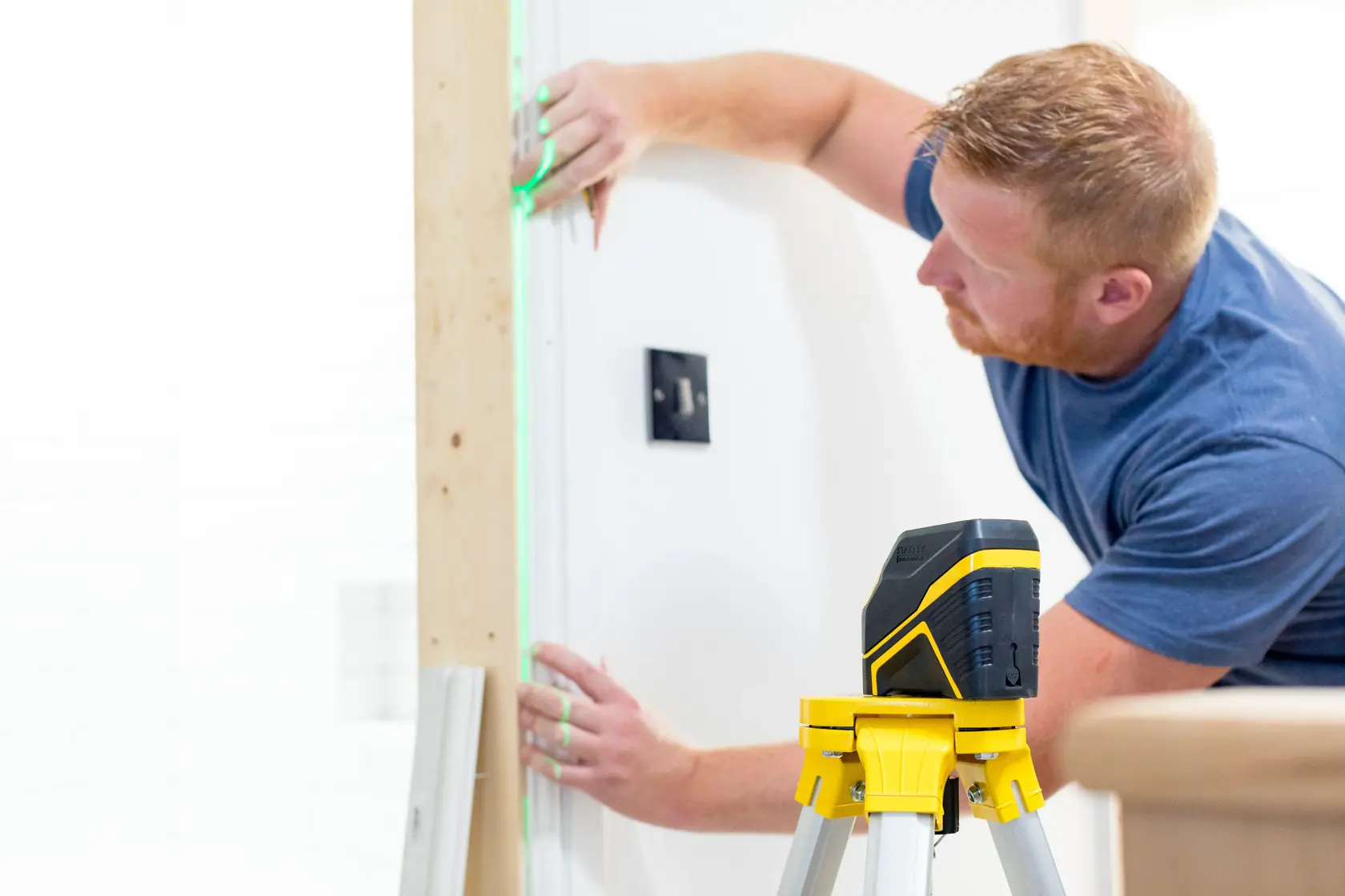 Nivelă laser cu linie transversală verde STANLEY® FATMAX® li-ion